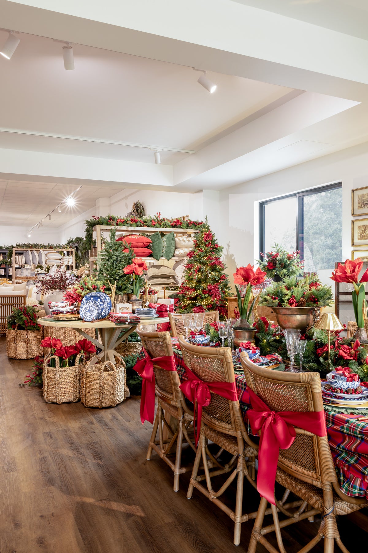 Decorated dining area with Christmas-themed table setting at Alfresco Emporium Glenhaven.