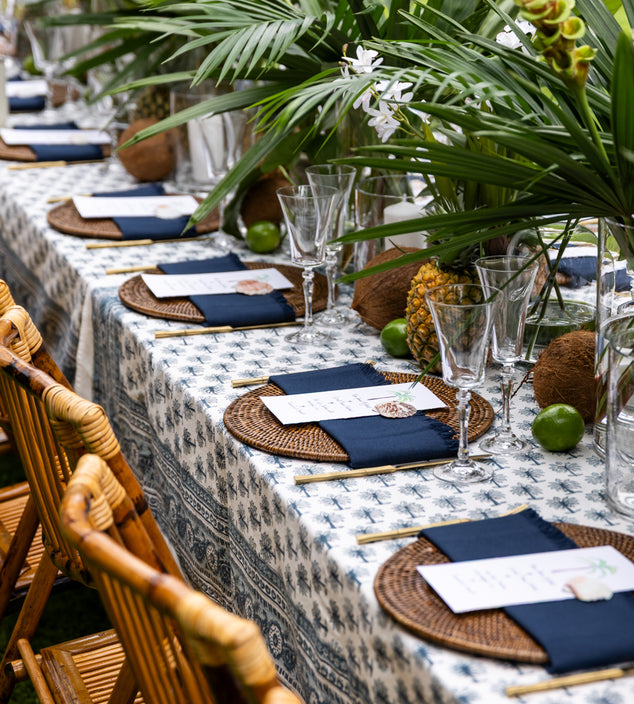 Outdoor Island Dining Tablescape