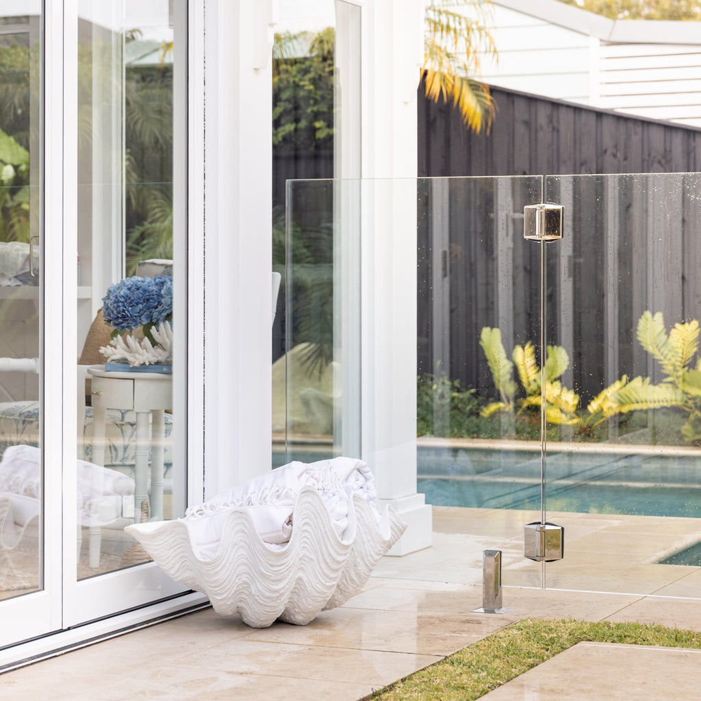 Clam Shell (White 84cm) Styled outside with Towels