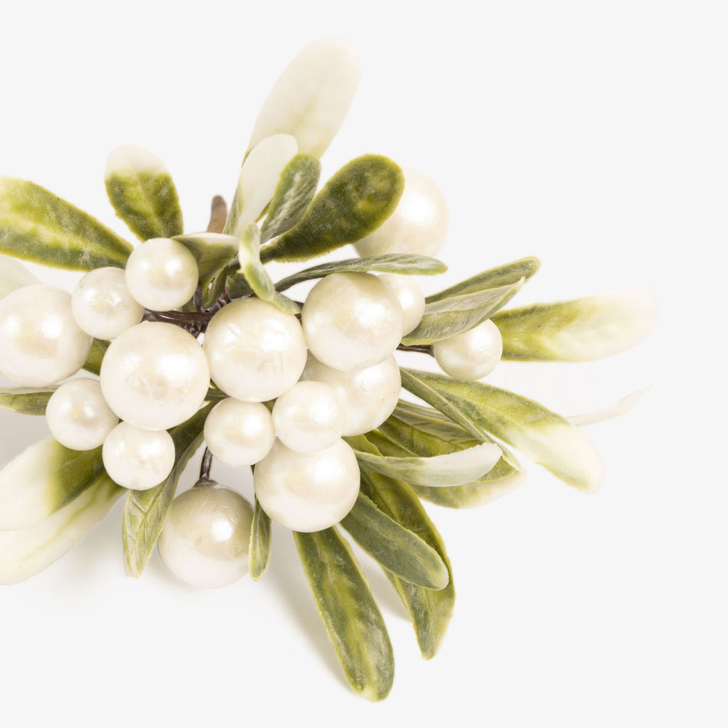 Mistletoe Pearl Pick (Set of 4) Close Up