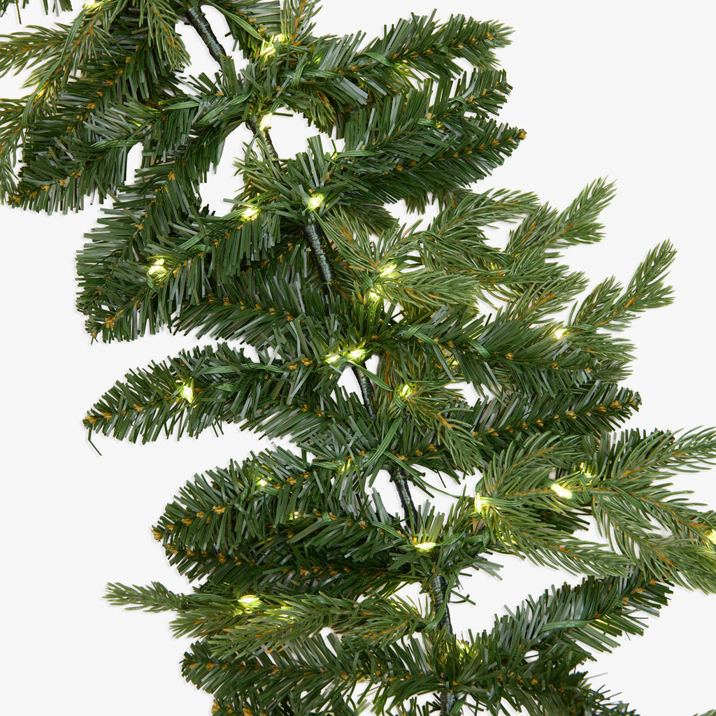 Tahoe Pre-Lit Green Garland 180cm Close Up