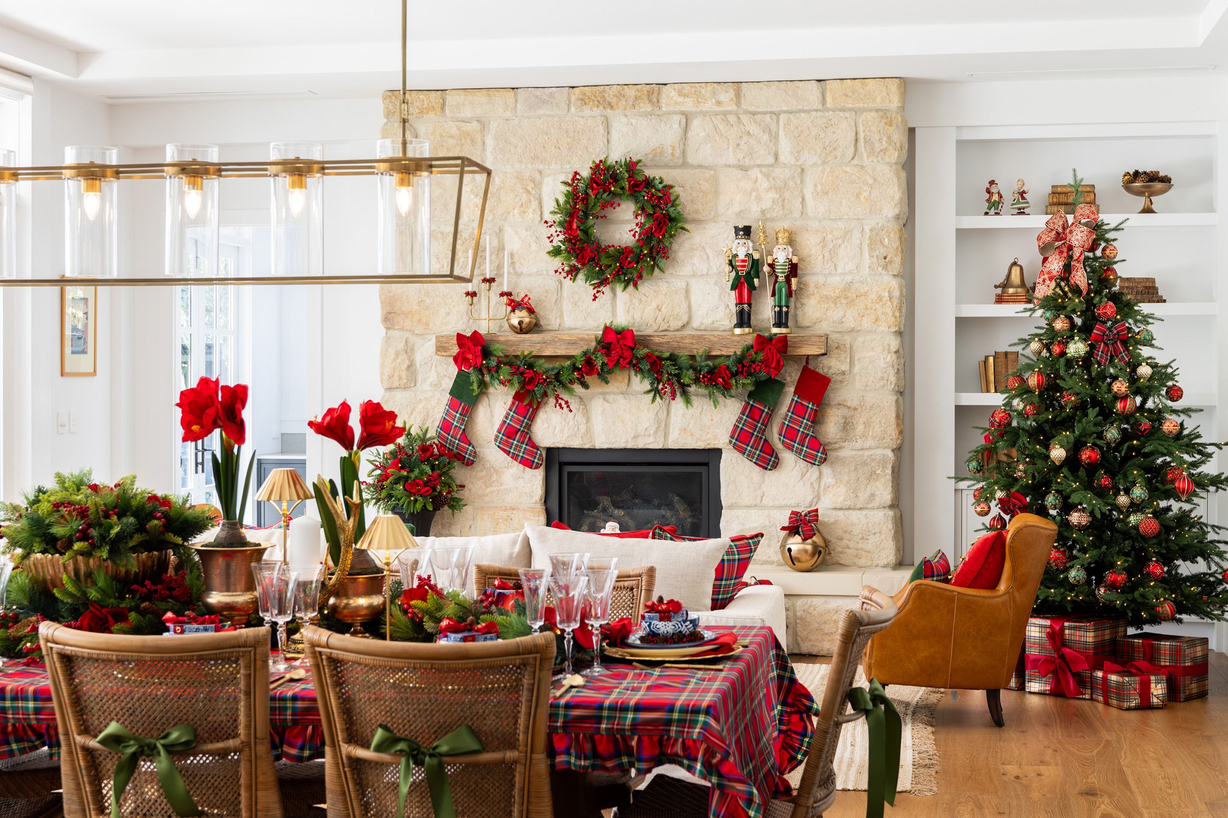 Red & green Christmas dining and living room.